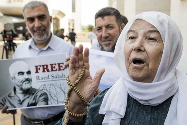 Raid Salah'a 'anne' desteği