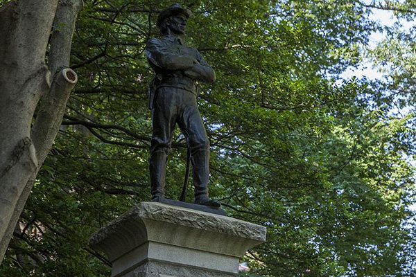 Trump'tan heykellerin kaldırılmasına tepki