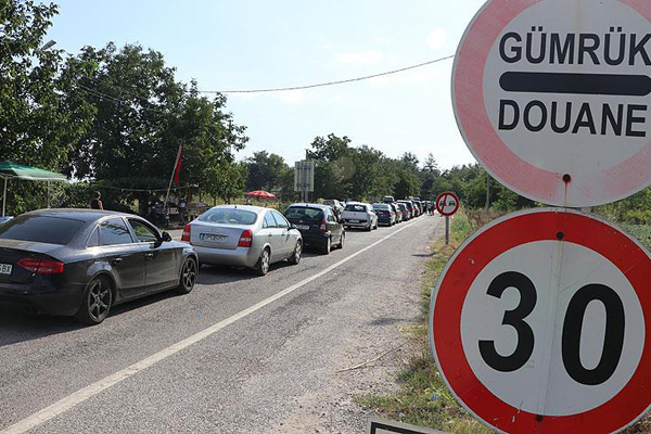Sınır kapılarında yoğunluk
