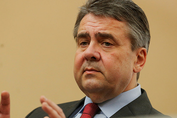 Alman bakandan Deniz Yücel açıklaması