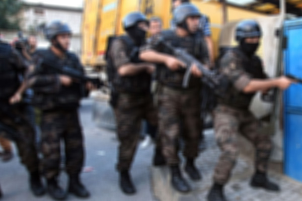 İstanbul'da uyuşturucu tacirlerine şafak operasyonu!
