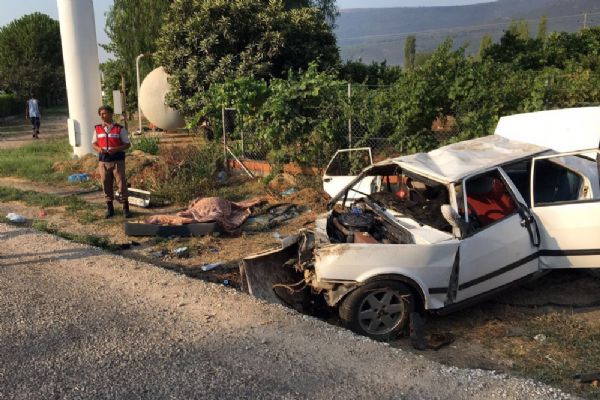 Muğla'da otomobil direğe çarptı: 2 ölü, 3 yaralı