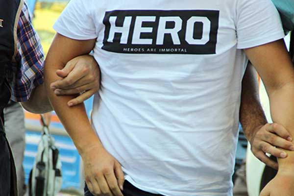 'Hero' tişörtlü kişi 'ByLock'çu çıktı