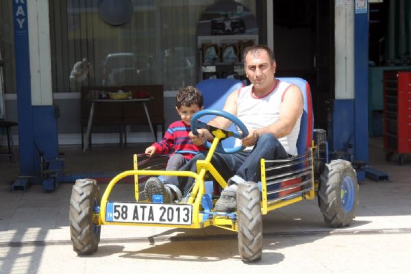 Sivas'ta çocuklarıyla gezmek için 4 bin liraya araç yaptı