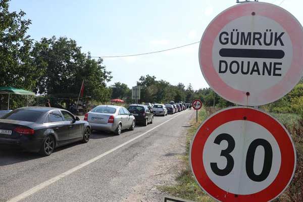 Sınır kapılarında 'dönüş' trafiği başladı