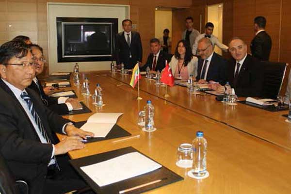 Faruk Özlü yabancı bakanlarla görüştü