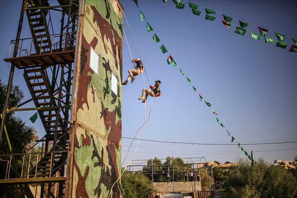 Gazzeli gençlerin mezuniyet şöleni