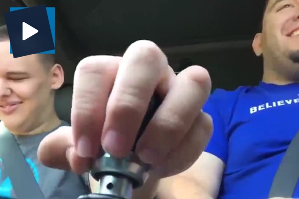 Gözleri görmeyen oğlunun hayalini gerçekleştirdi