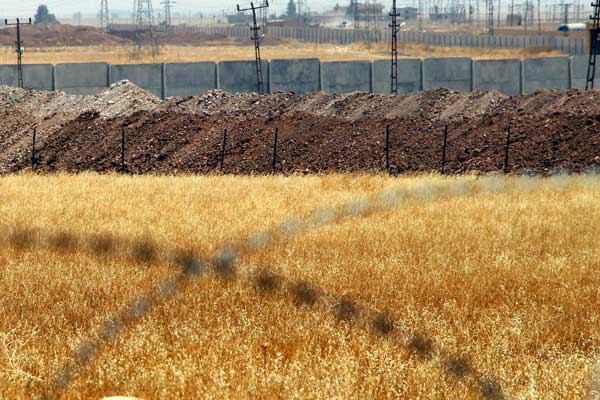 Ajanların can simidi 'yardım dernekleri'