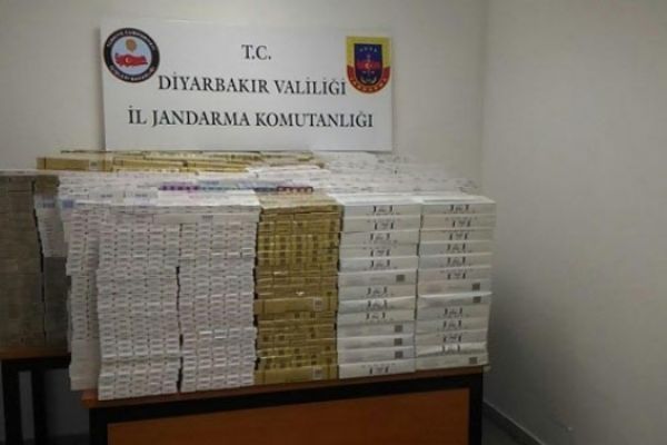 Diyarbakır'da kargo şirketinde kaçak sigaraya 5 kişi gözaltına alındı