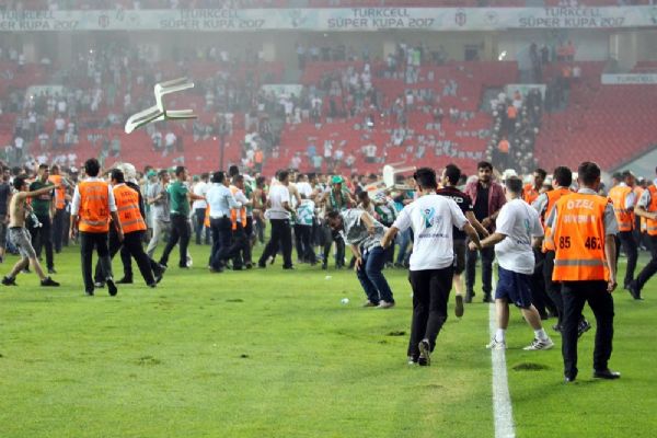 İçişleri Bakanlığı futbolda şiddeti önlemek için harekete geçti