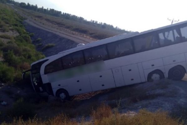 Iğdır-Nahçıvan karayolunda yolcu otobüsü şarampole uçtu