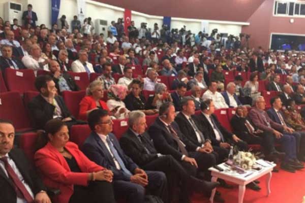 CHP protokolü beğenmedi, İzmir Enternasyonal Fuarı'nı terk etti