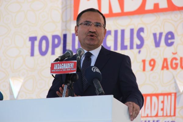 Bekir Bozdağ: 'Kılıçdaroğlu Cumhurbaşkanlığı adaylığına oynuyor'