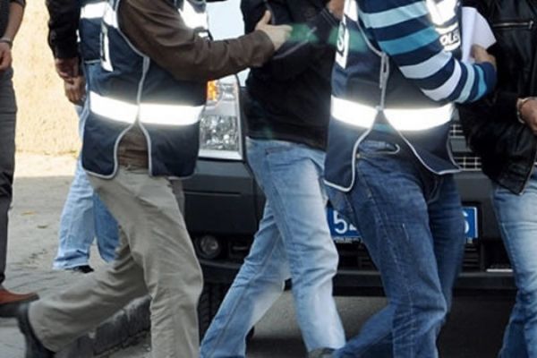 Eski polislere FETÖ/PDY operasyonu