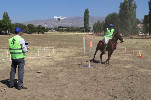 Kaçan kurbanlıklara drone'lu tim