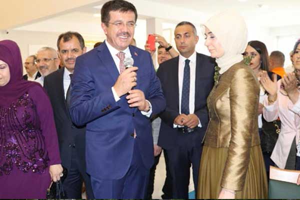 Bakan Zeybekci'nin mutlu günü