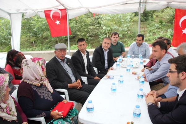 Ömer Halisdemir'in babası Eren'in ailesini ziyaret etti