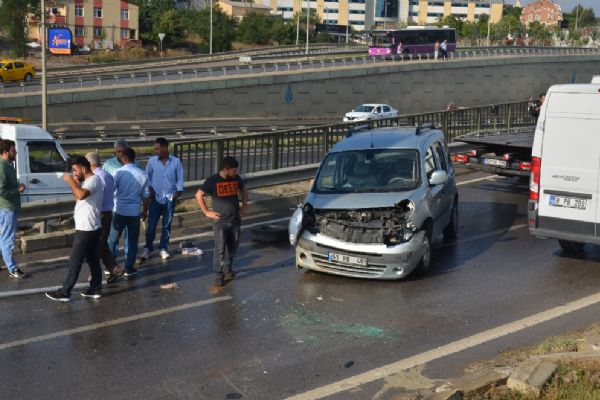'Kazaya bakma' merakı zincirleme kazaya yol açtı: 3 yaralı