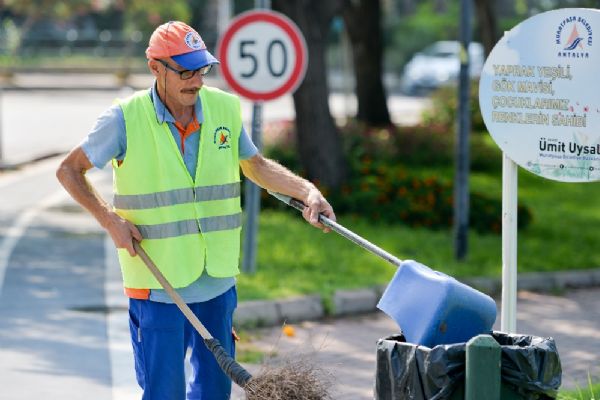Devlet memuruna mukavemet cezasını böyle çekiyor
