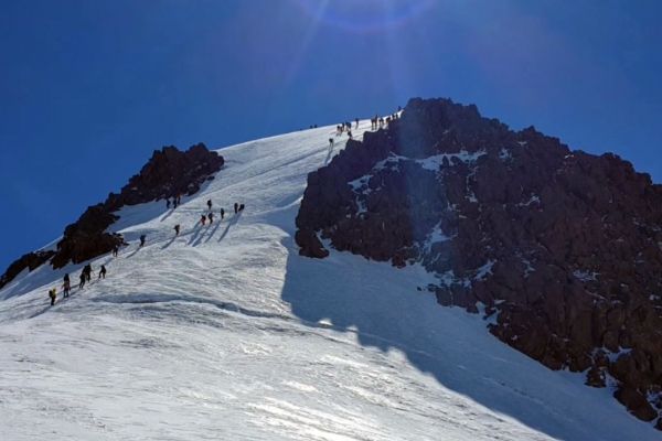 Gazeteciler 5 bin 40 metrelik Kazbek'in zirvesinde