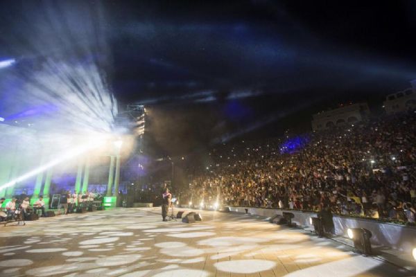 Ünlü şarkıcı Filistin'de konser verdi