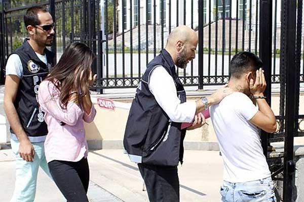 Antalya'da uyuşturucu tacirleri yakalandı