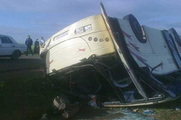 Güney Afrika'da minibüs devrildi: 18 ölü