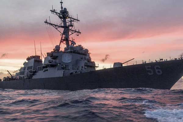 ABD savaş gemisi ile petrol tankeri çarpıştı