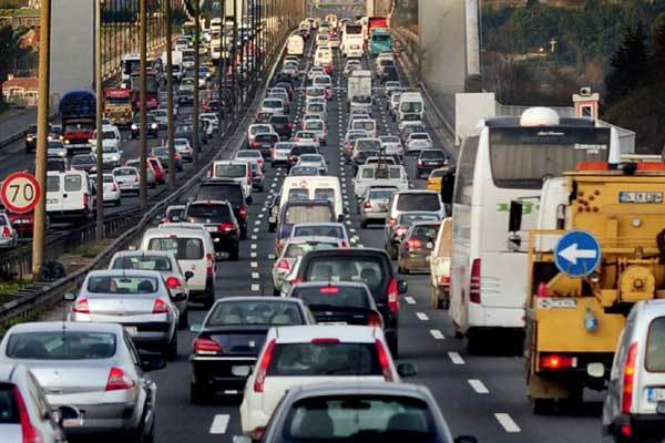 Sürücüler aracında sigara içemeyecek