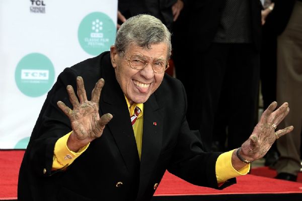 ABD'li ünlü komedyen Jerry Lewis hayatını kaybetti
