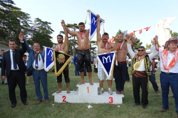 Domaniç güreşlerinin başpehlivanı Faruk Akkoyun oldu