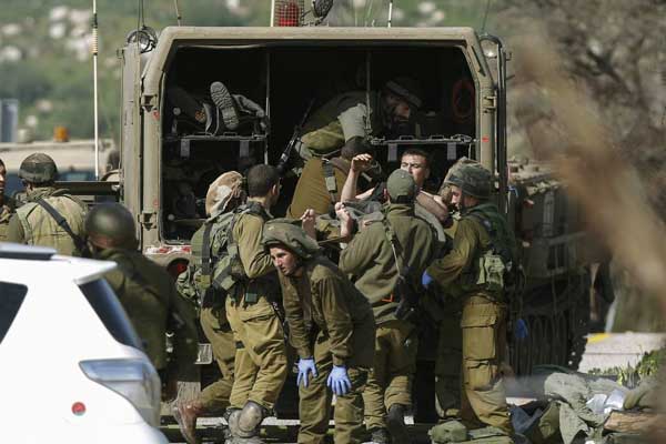 Irkçı İsraillilerden askere saldırı!