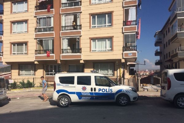 Kocasını silahla vurarak öldürdü