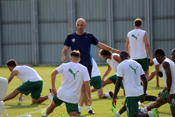 Le Guen futbolcuları uyardı: Başımız belaya girer