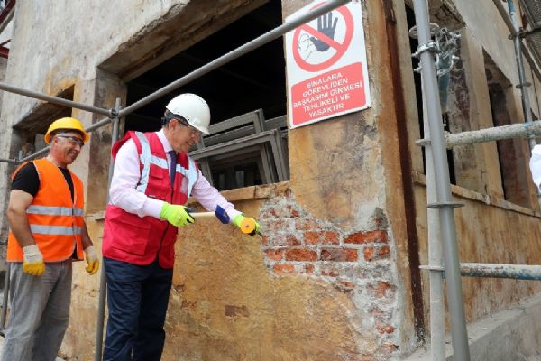 Hasanpaşa Gazhanesi'ndei restorasyon çalışmalarını inceledi