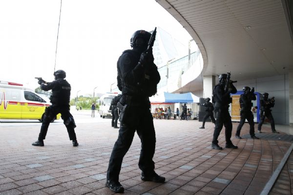 ABD ve Güney Kore'den gövde gösterisi