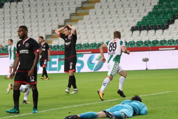 Gençler Konya'da dağıldı!