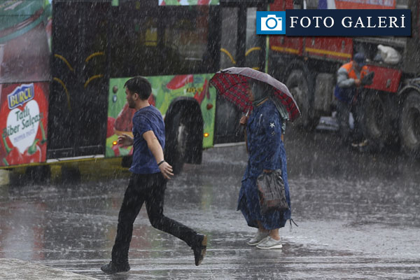 İstanbul'daki sağanak yağıştan kareler