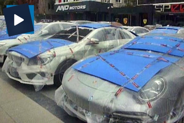 Galericiler lüks araçları sarıp sarmaladı!