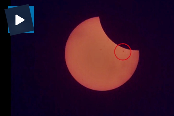 Güneş tutulması sırasında NASA istasyonu görüldü!