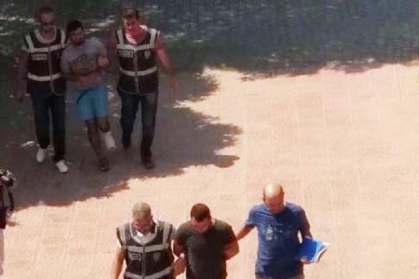 Şehit babasını dolandırmaya çalışan şahıslara suçüstü