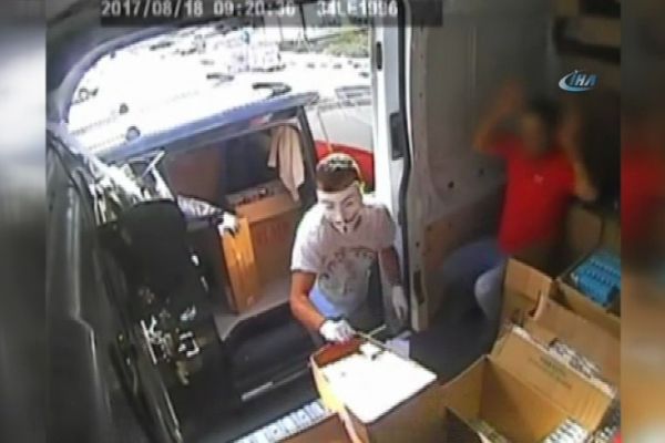 'V for Vendetta' maskeli soyguncular tutuklandı