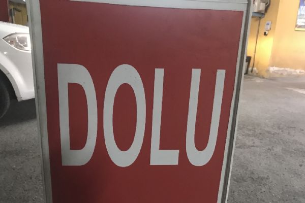 Dolu uyarısı kapalı otoparkları doldurdu