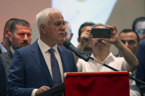 Meral Akşener'in partisine katılacağını açıkladı