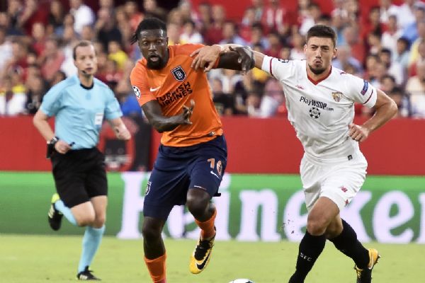 Başakşehir direkten döndü!