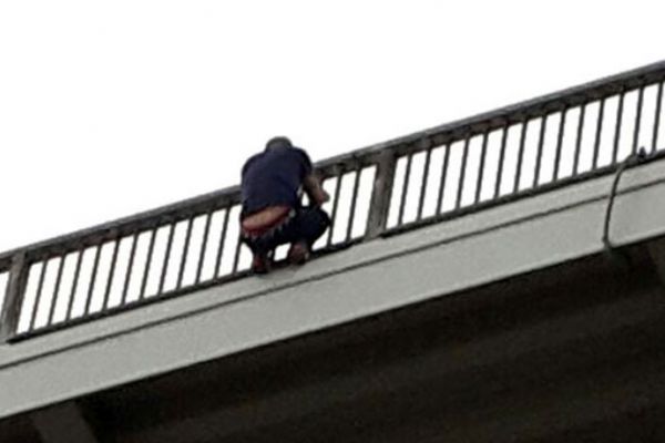 Osmangazi Köprüsü'nde intihar girişimi