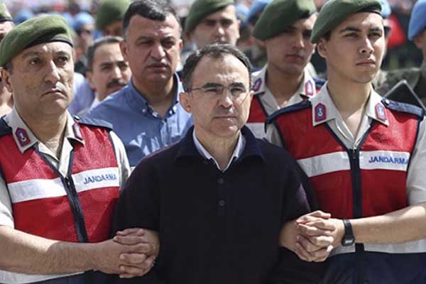 'Çok yalan söylüyor tahammül edemiyoruz'