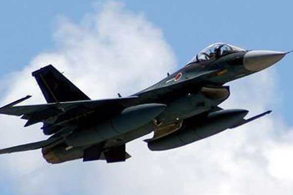 Yemen'de savaş uçakları oteli vurdu