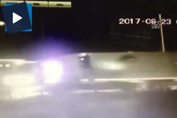 Otobüsün çarptığı tır devrildi!